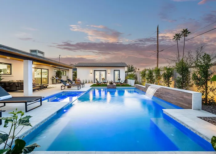 Beautifully Designed W Pool For Families And Groups Holiday home
