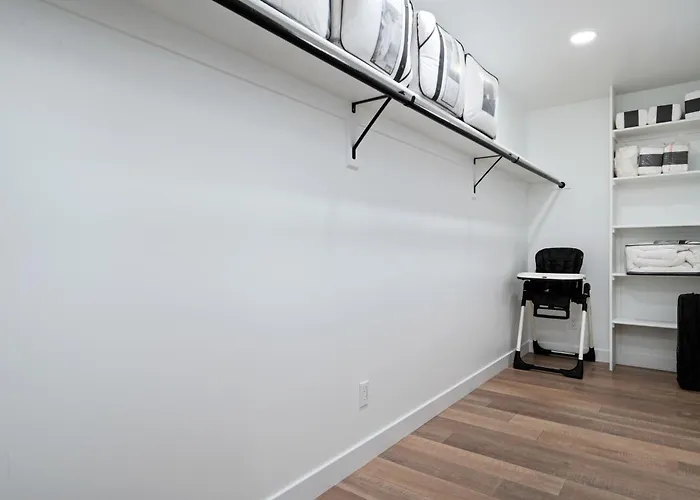 Beautifully Designed W Pool For Families And Groups