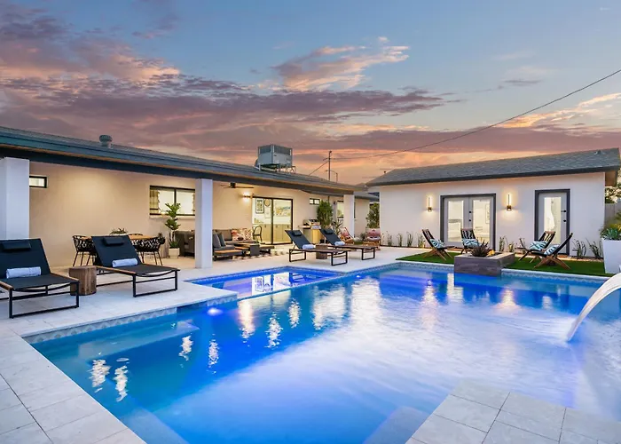 Beautifully Designed W Pool For Families And Groups Holiday home