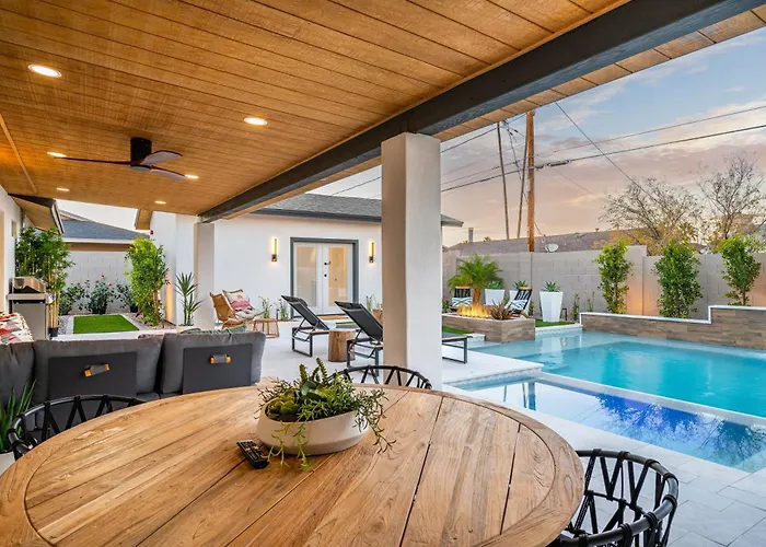 Beautifully Designed W Pool For Families And Groups Holiday home *